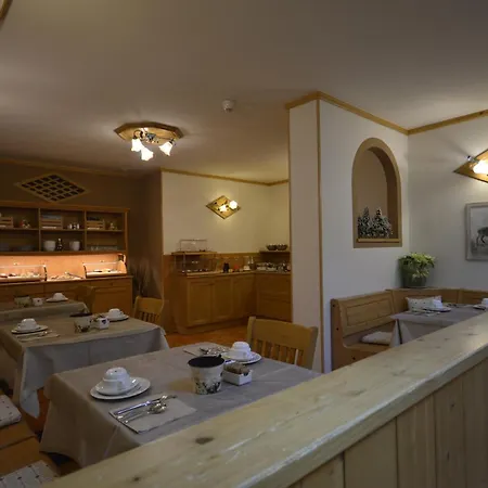 Garni Sant'antonio Con 3* Madonna